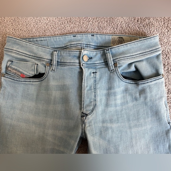 Diesel jeans in like new condition - Picture 3 of 4